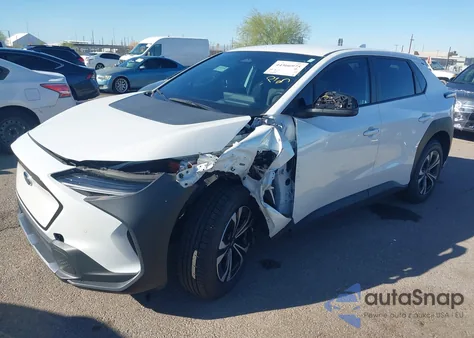 2023 Subaru Solterra Premium z USA, uszkodzony, nr VIN JTMABABA1PA017307